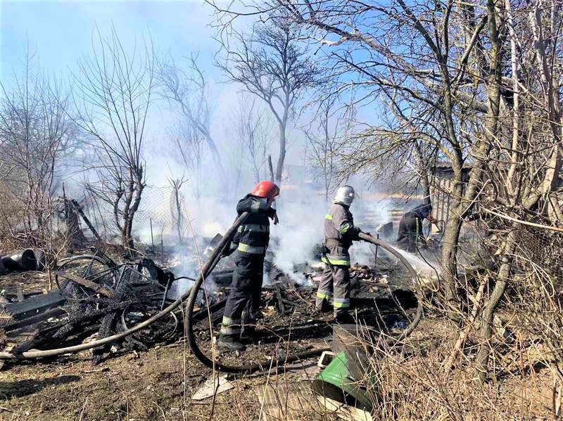 Рятувальники закликають не спалювати залишки сухостою, це призводить до непоправних трагедій