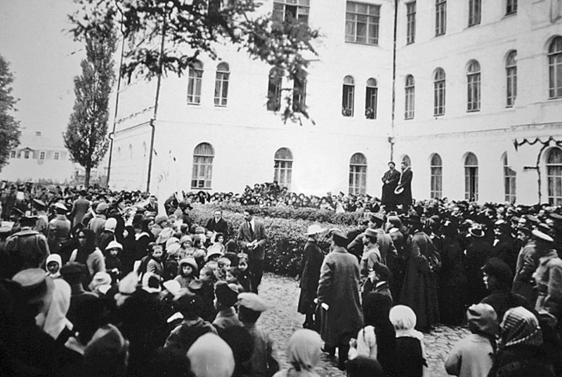  На фото відкриття закладу 22 жовтня 1918 року