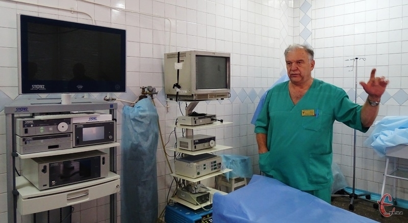 «Раніше наші хірурги використовували лапароскопічну стійку, яку купили ще у 1998 році», - каже Михайло Соболь