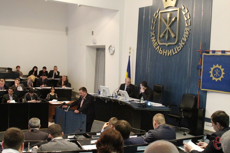 За звернення щодо відставки уряду проголосували 23 депутати Хмельницької міської ради