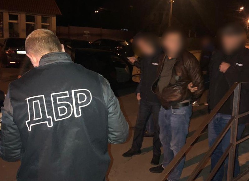 Начальник сектору протидії наркозлочинності Житомирської обласної поліції збував наркотики – його затримало ДБР