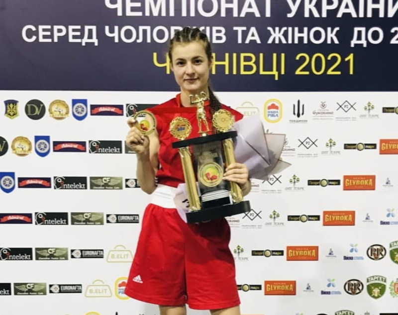 Анастасія Лісінська стала чемпіонкою України з боксу серед жінок до 22-х років