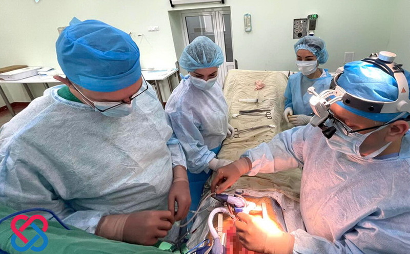 Операцію провели на відкритому серці, яке продовжувало битися під час хірургічного втручання