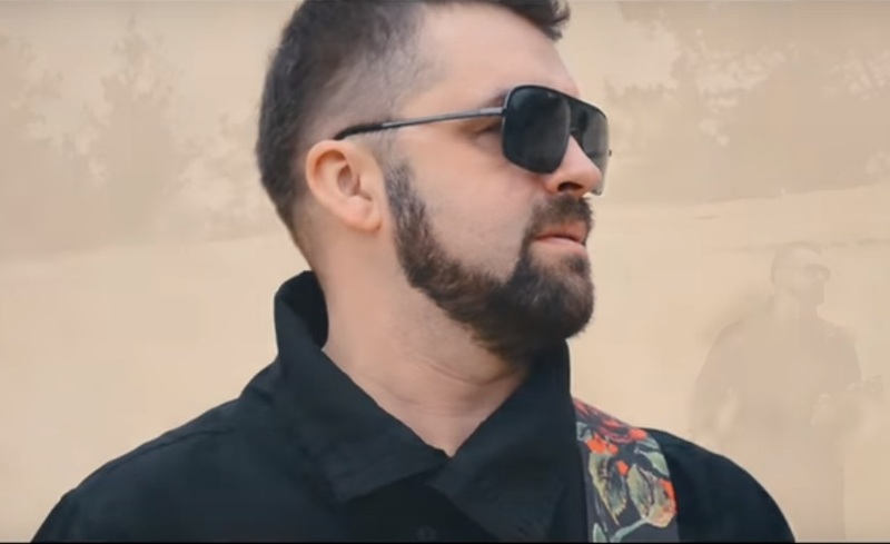У кліпі фронтмен гурту Сергій Присяжний співає на фоні Київського моря