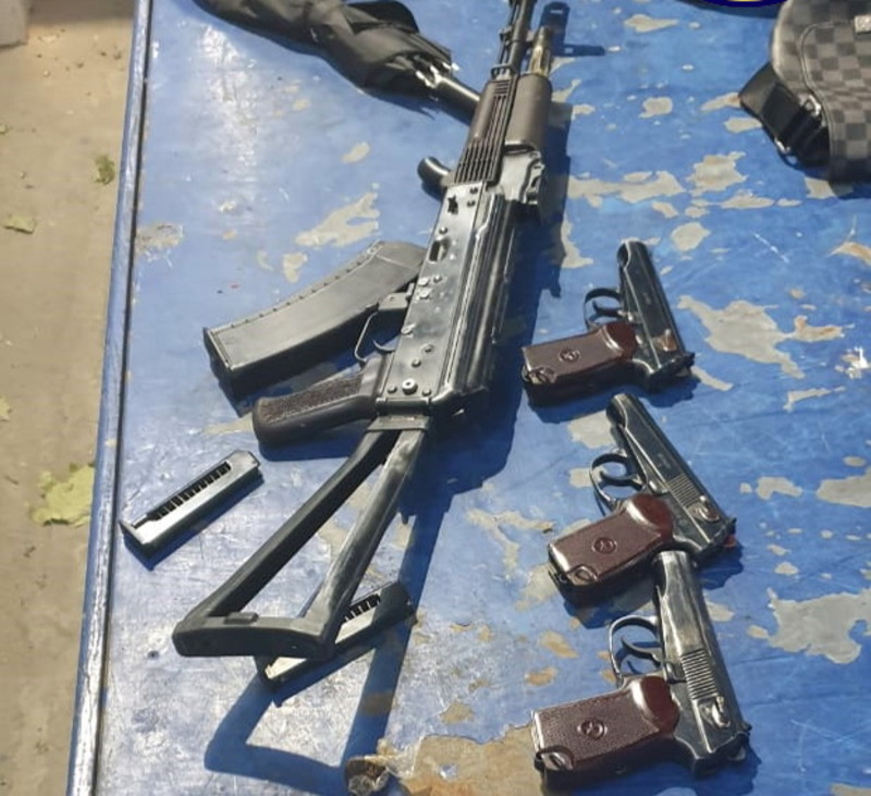 Правоохоронці підозрюють, що іноземець купив автомат і три пістолета на території Хмельницького