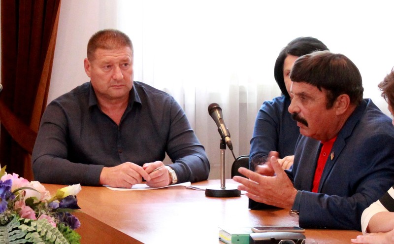 Олександр Дехтярук (ліворуч) уже тиждень на посаді заступника