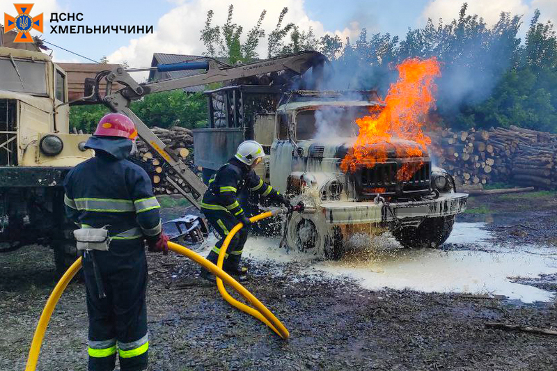 У Деражні горів автомобіль «ЗІЛ-131»