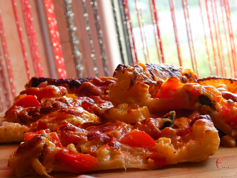 Правильно зроблене тісто може перетворити звичайну піцу в частування, гідне італійського ресторану.