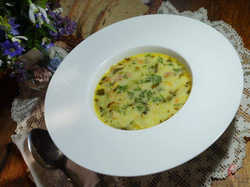 Ніжний, вершковий, сирний, ситний суп, доступний за інгредієнтами.