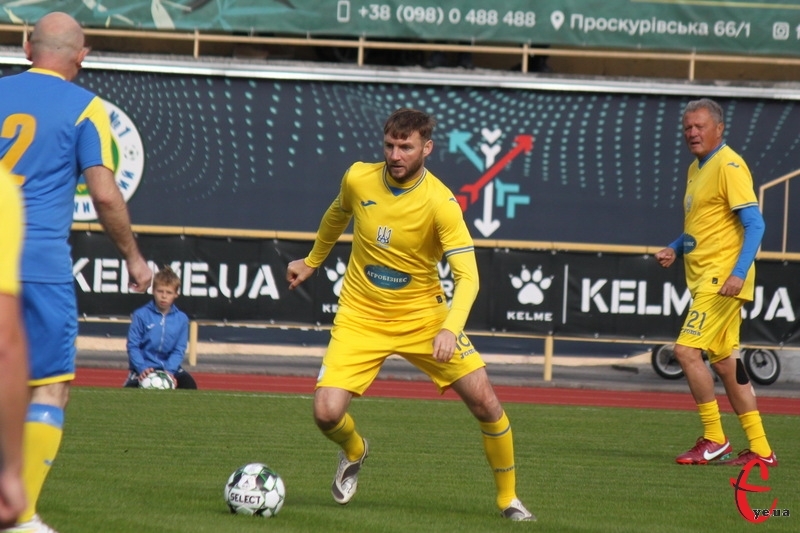 Ветеранська збірна України з футболу провела товариський матч у Хмельницькому