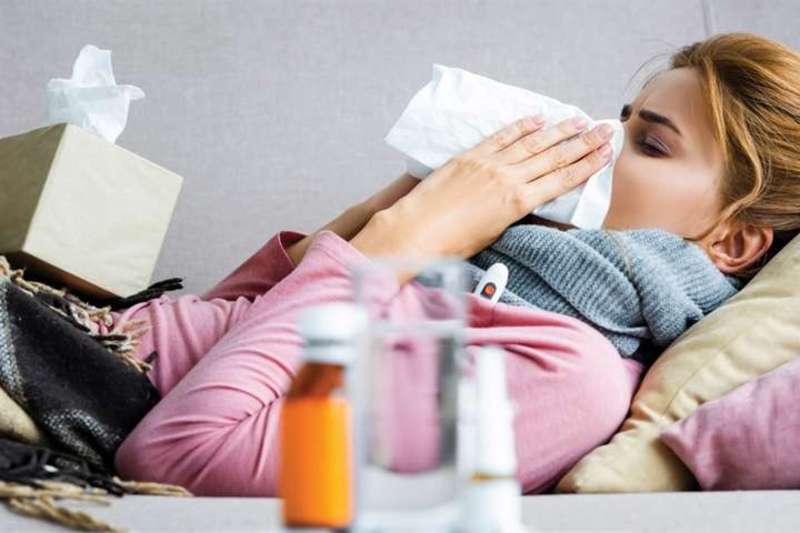 Симптоми грипу, ГРВІ та COVID-19 подібні, однак їх діагностують та лікують по різному