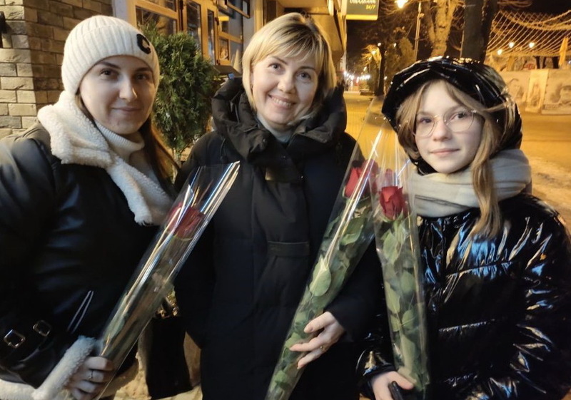 Юлія Лутчин з донечками неодмінно повернуться додому після Перемоги