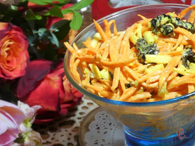 Це один із найсмачніших салатів із морквою, який стане окрасою столу і в будні, і в свята.