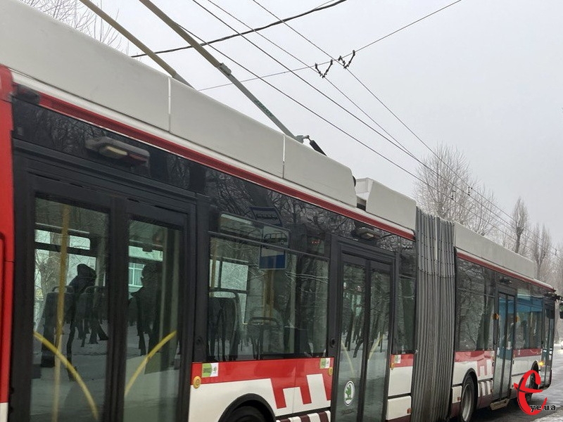 22 березня в Хмельницькому вимушено деякі тролейбусні маршрути обслуговуватимуть автобуси