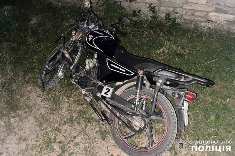 На Чемеровеччині 29-річний місцевий мешканець, керуючи мотоциклом, не впорався з керуванням та впав на дорогу
