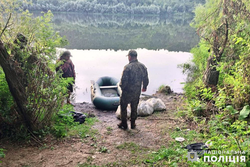 Браконьєри ловили рибу сітками в селі Куражин