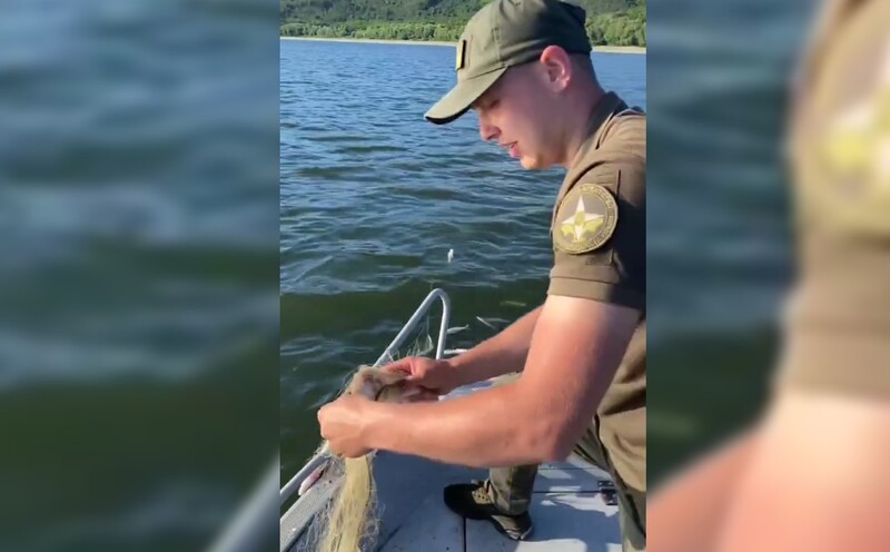 Інспектори Хмельницького рибоохоронного вилучили браконьєрські сітки в затоці Бакоти