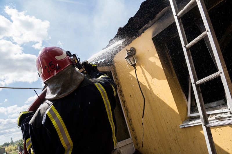 На Хмельниччині за добу вогнеборці ліквідували 4 пожежі