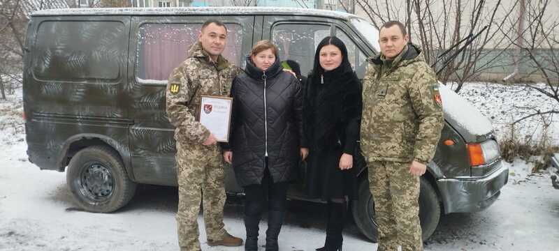 Власну автівку для потреб військових передали батьки полеглого на війні захисника Владислава Хаєцького