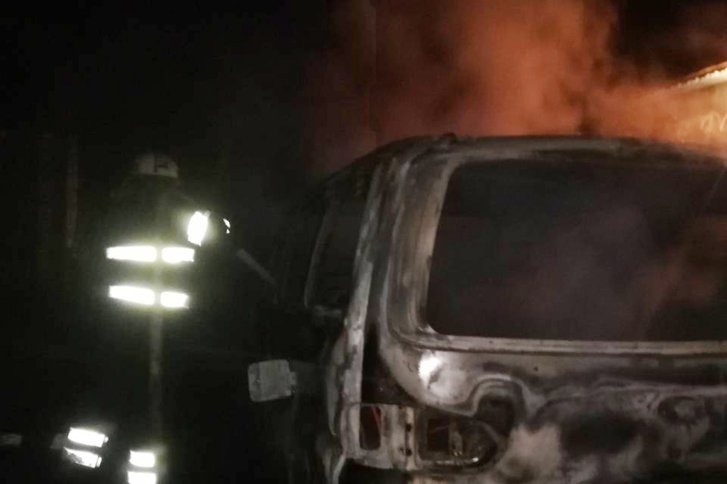 Новоушицькі рятувальники ліквідували пожежу мікроавтобуса