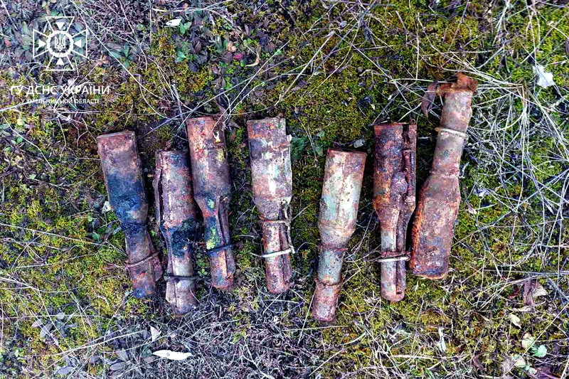 Гранати РГ-14 були знайдені поблизу села Лошківці Кам
