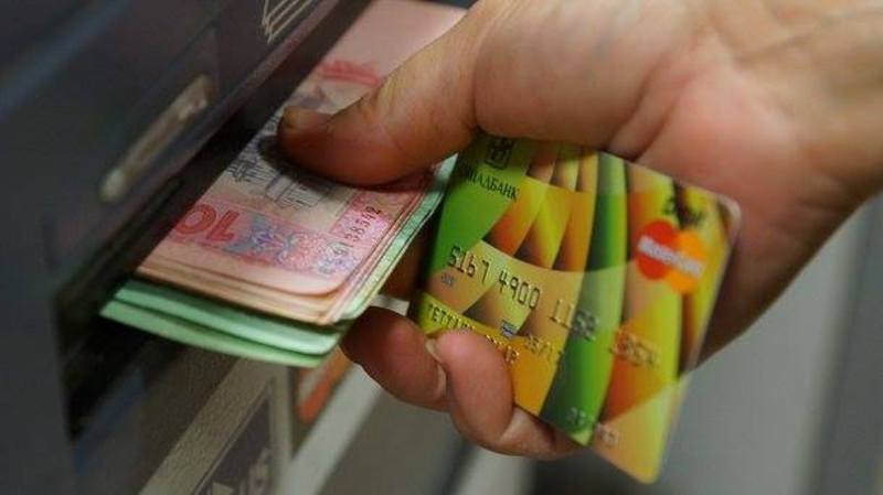 На Хмельниччині юнак вкрав гроші з банківської картки одногрупника