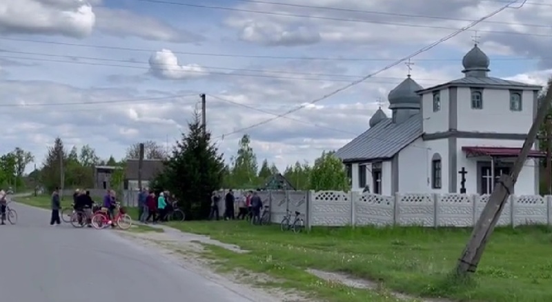 Село Буртин приєдналося до Православної церкви України