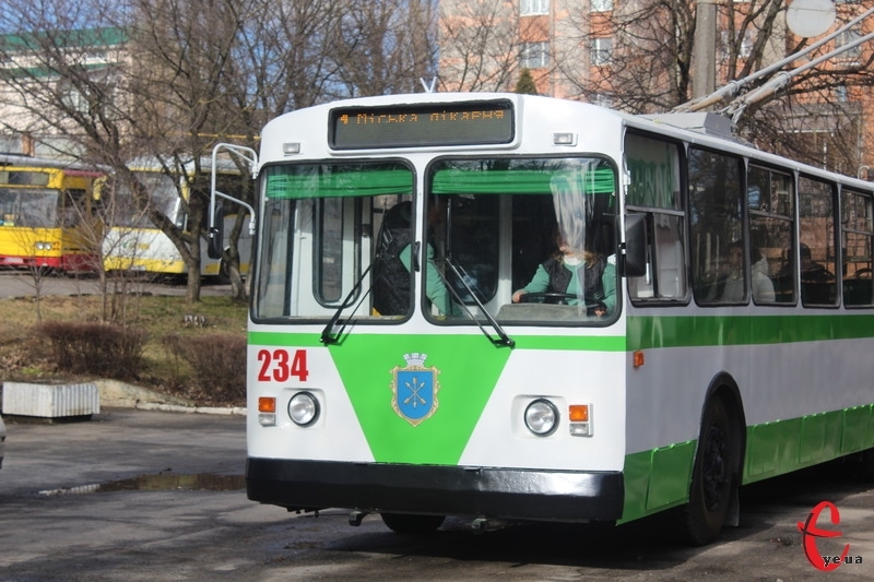 На вулиці Зарічанській у Хмельницькому завтра, 28 березня, буде змінено рух тролейбусів