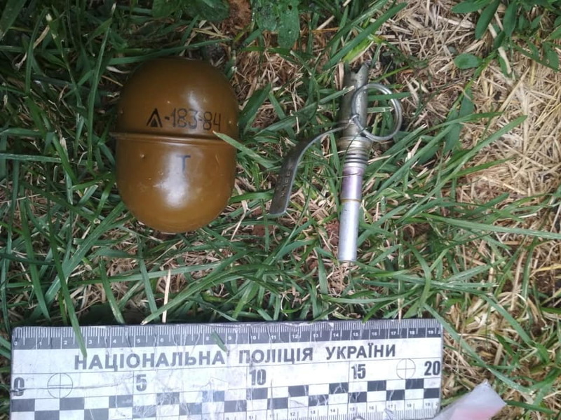 Правоохоронці вилучили в мешканця Тернопільщини предмет, схожий на гранату