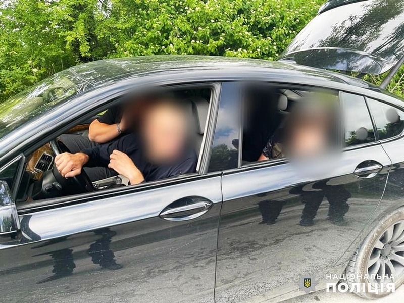 У багажнику "BMW" поліцейські знайшли розсаду коноплі