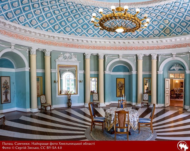 На фото – Кругла або ж Блакитна зала палацу в Самчиках