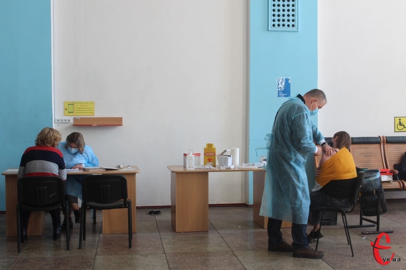 Нові вимоги уряду не стосуються лише українців, які мають абсолютні протипоказання до вакцинації