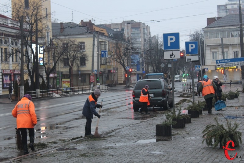 1 січня комунальники зі самого ранку наводять лад на вулицях Хмельницького