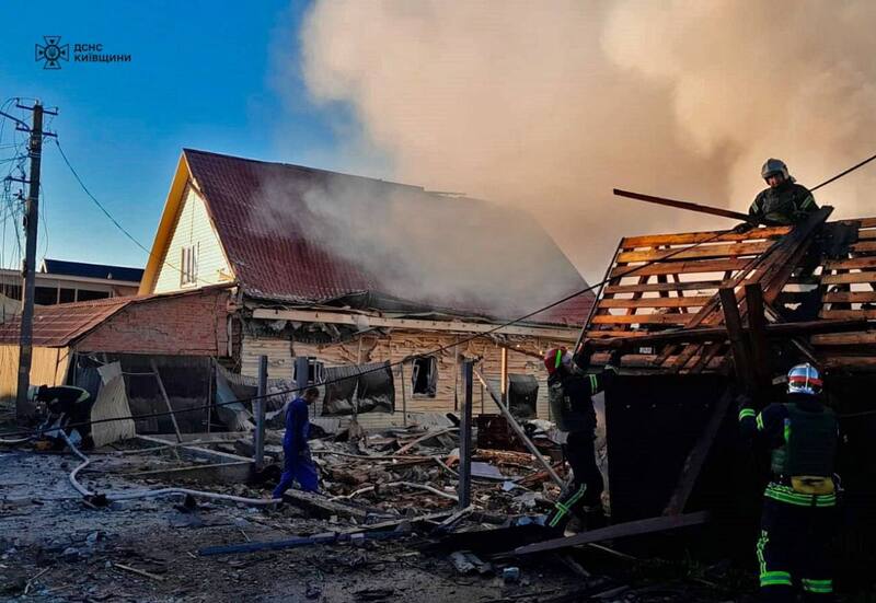 На Київщині через ворожу атаку пошкоджено десятки приватних будинків