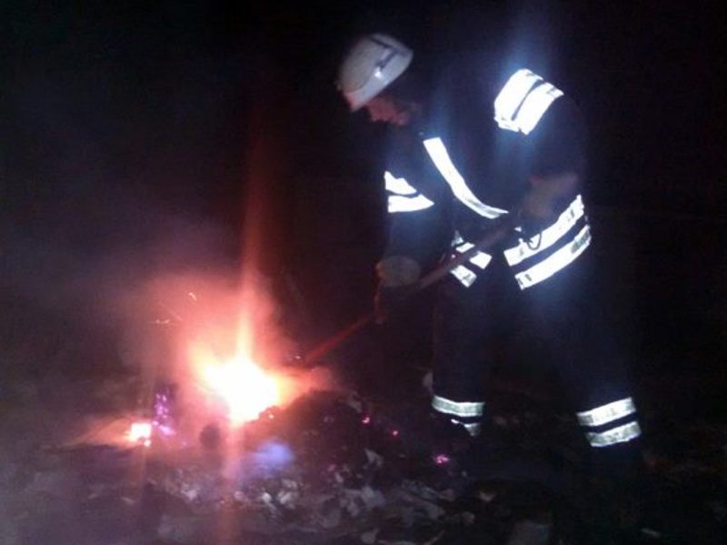 Рятувальникам вдалося загасити вогонь, через який міг згоріти цілий будинок