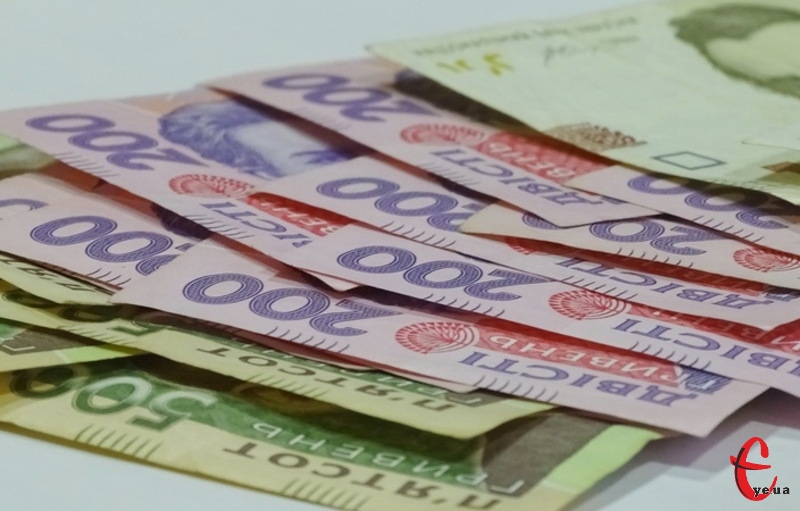 Середня заробіна плата на Хмельниччині майже на 13 відсотків нижча, ніж загалом по Україні