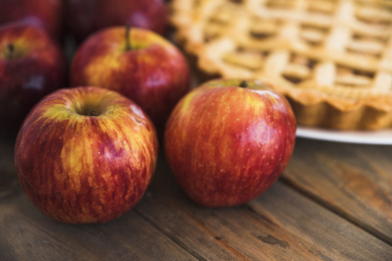Випічка з яблуками актуальна в будь-який сезон, але саме восени вона особливо смачна!