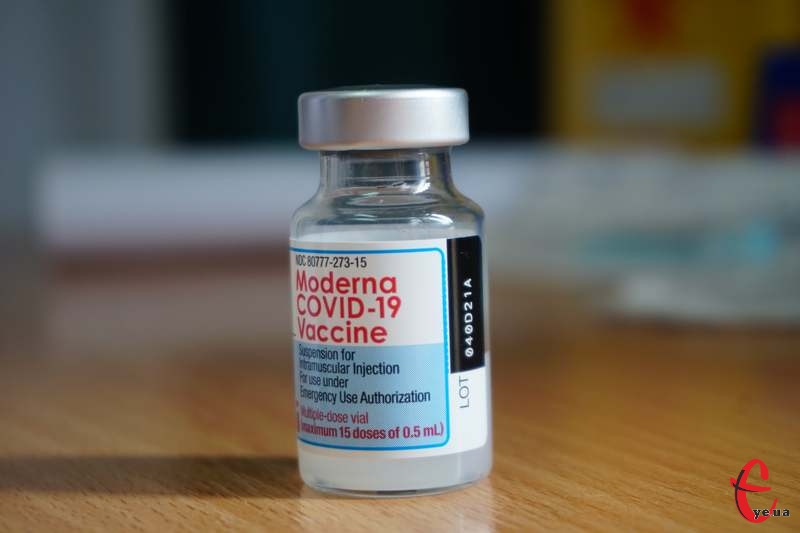 ЮНІСЕФ доставив в Україну близько 3 мільйонів доз вакцини Moderna. Частину мають привезти на Хмельниччину
