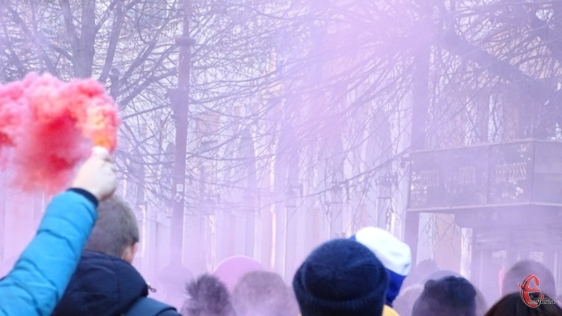 Молодь влаштували вулицями обласного центру марш в рожевих кольорах