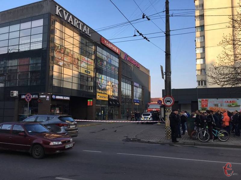 10 квітня у Хмельницькому за півгодини "замінували" одразу два ТРЦ у центрі міста