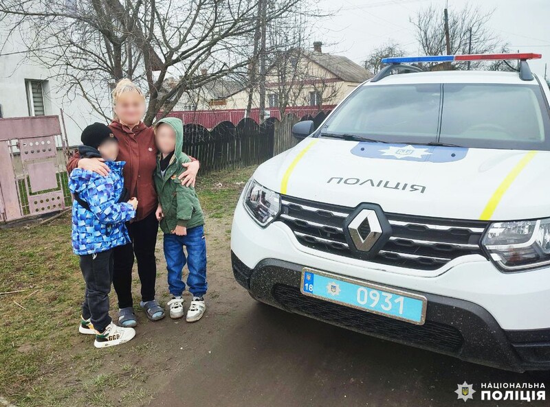 Онука та його товариша офіцер громади доставив до бабусі в Острог