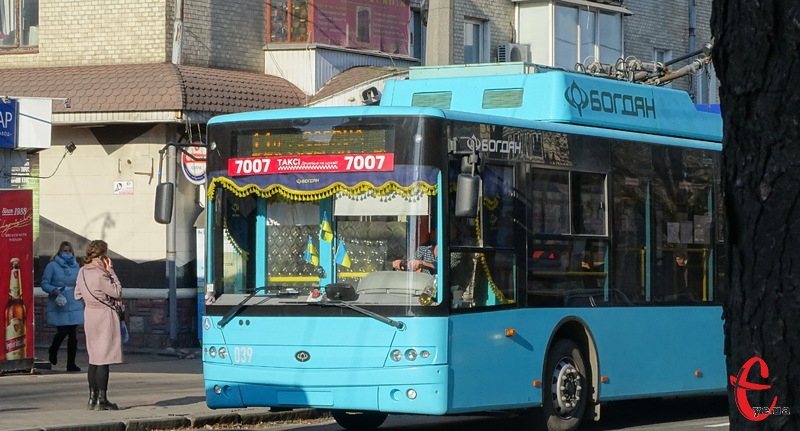 З 50 придбаних за кредит тролейбусів десять працюватимуть на автономному ходу