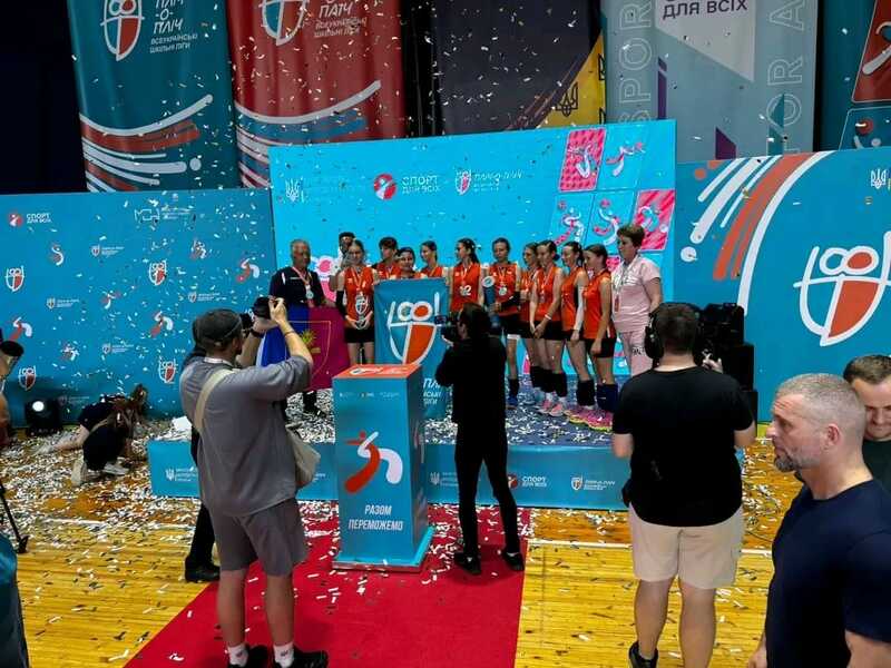Команда Голосківського ліцею Меджибізької термгромади виграла змагання з волейболу серед дівчат