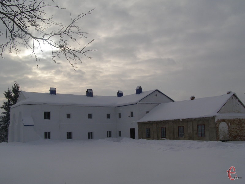 Коржівецький монастир взимку