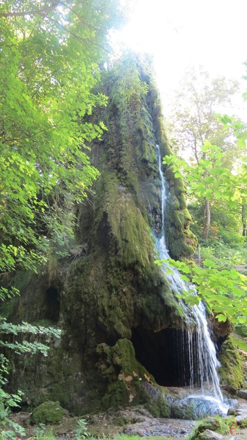 Водопад часто називають дивом природи