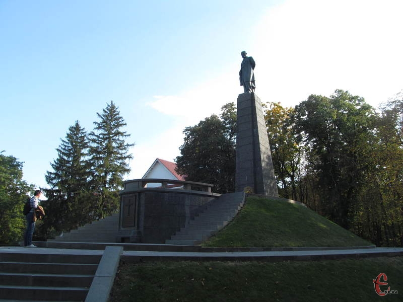 Могила Шевченка на Чернечій горі