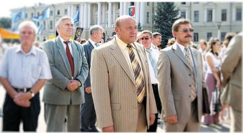 У 1994 році жителі міста Шепетівки обрали Валентина Грищука міським головою