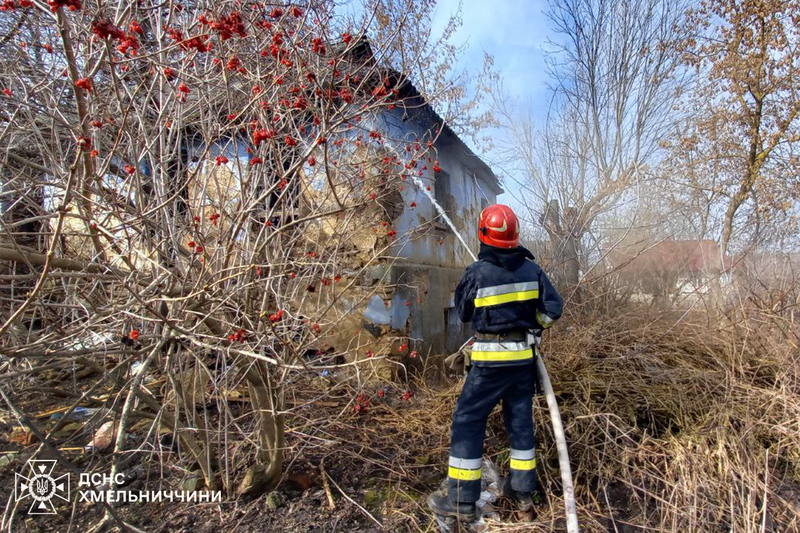 28 лютого пожежники двічі виїжджали на гасіння пожеж житлових будинків