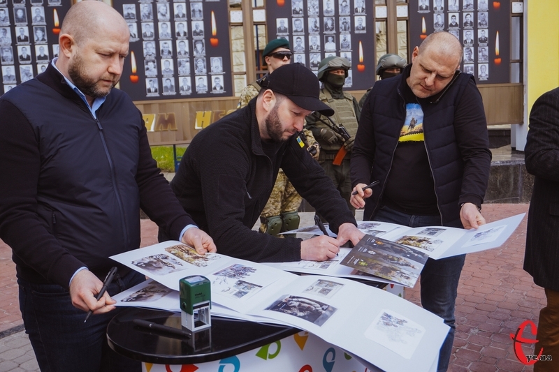У церемонії спецпогашення  марки взяли участь представники Хмельницької міської та обласної влади і підрозділів «Гвардія наступу»