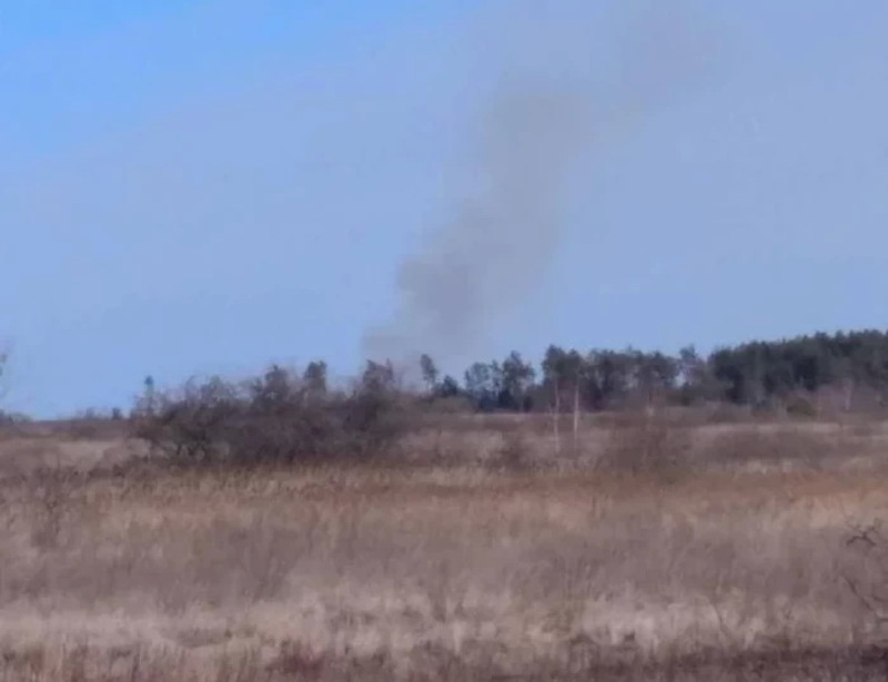 Дим над білоруським селом Копани після ракетного удару бойових літаків Російськоїї федерації